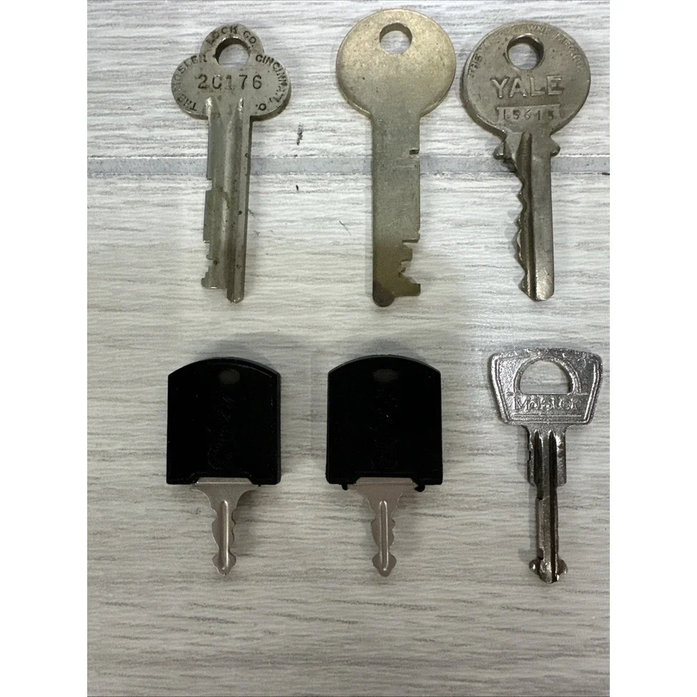 Vintage Set of 21 Unique Key Collectibles *See Description‎ for Details*